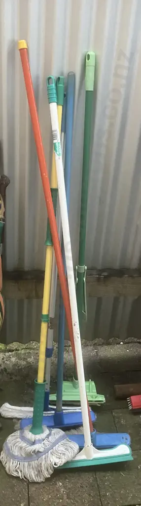 Brooms & Mops Image 1++