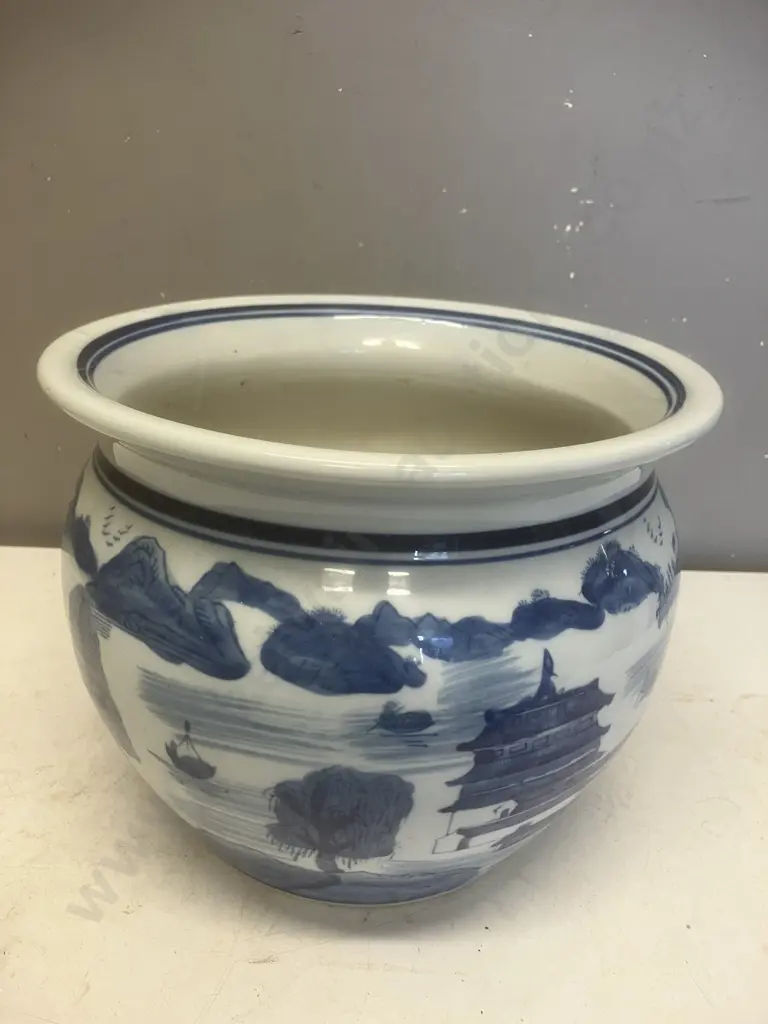 Plant Pot With Blue & White Asian Boat Scene. 22 x 28cm Image 1++