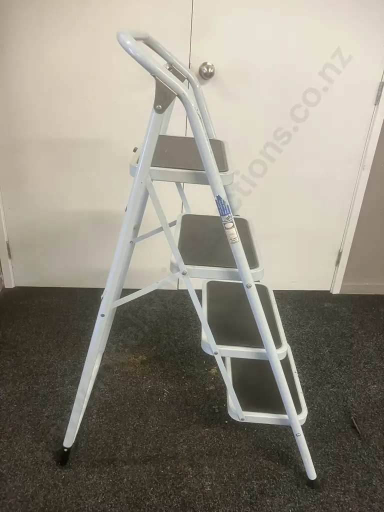 GS Steel Step Ladder. 4 Step, 150Kg Image 1++