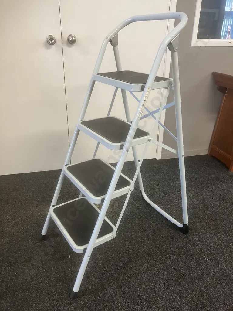 GS Steel Step Ladder. 4 Step, 150Kg Image 1++