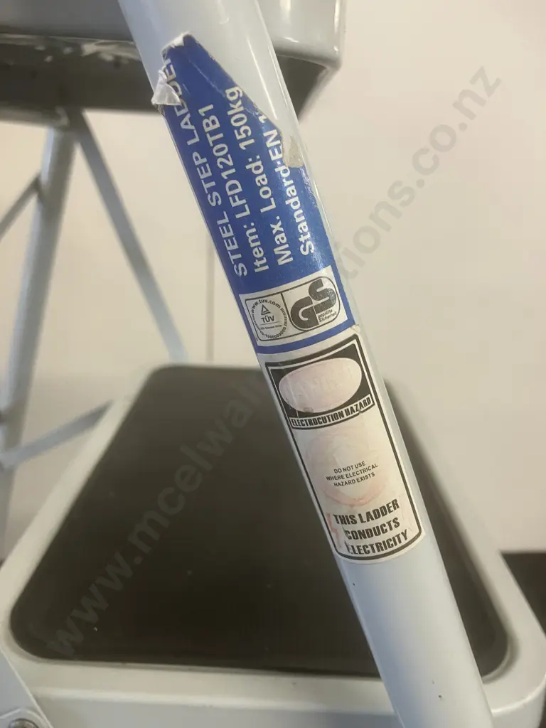 GS Steel Step Ladder. 4 Step, 150Kg Image 1++