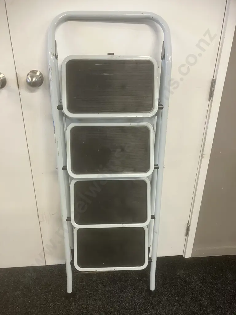 GS Steel Step Ladder. 4 Step, 150Kg Image 1++