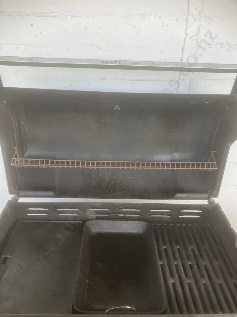 Rinnai Buffet Outdoor Kitchen Barbecue - Series 2000. With Manual, Tools, Rotisserie Etc Image 1++
