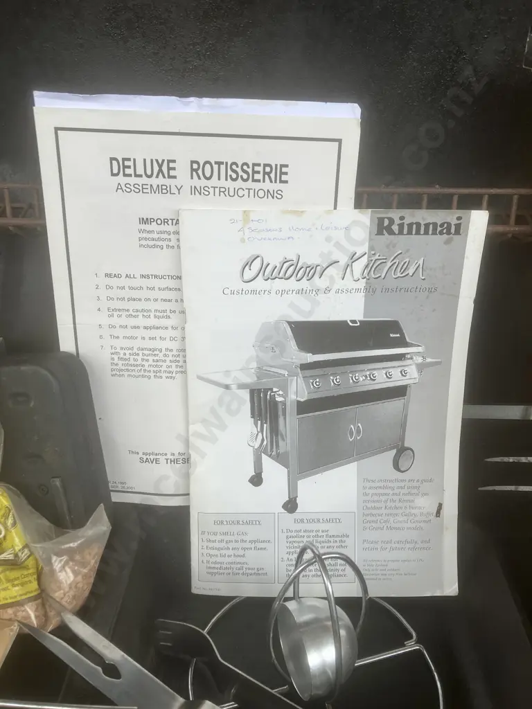 Rinnai Buffet Outdoor Kitchen Barbecue - Series 2000. With Manual, Tools, Rotisserie Etc Image 1++
