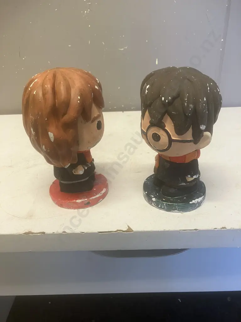 Pair of Plaster Figurines - Harry Potter & Ron Weasley. H18cm Image 1++
