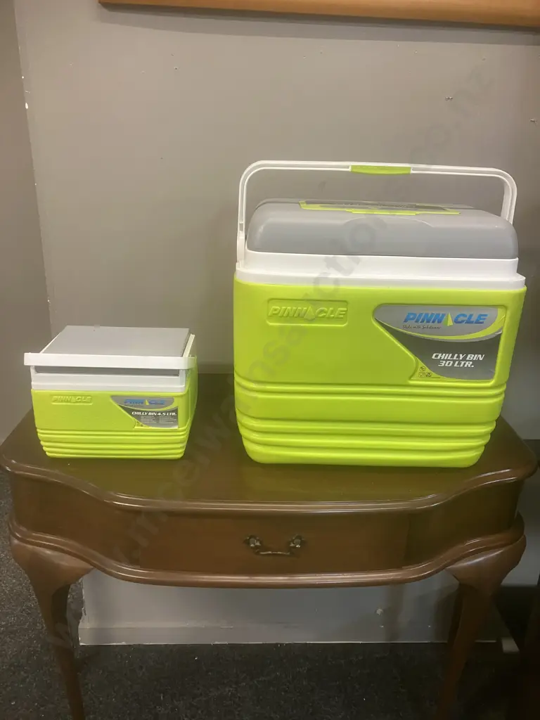 4.5 Litre & 30 Litre Pinnacle Chilly Bins Image 1++