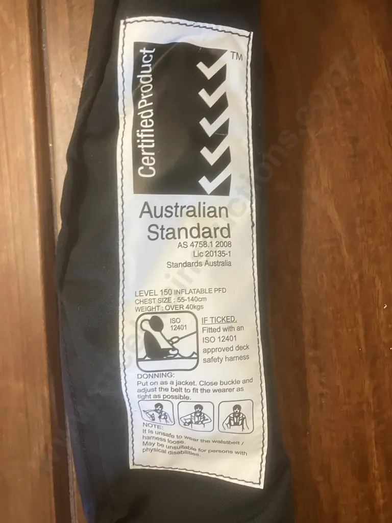 Hutchwilco 150 N Inflatable Lifejacket Manual - Chest Size 55-140cm Weight Over 40Kgs Image 1++