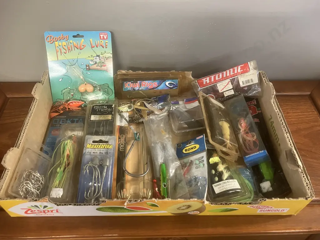 Box Lot - Hooks, Lures, Sinkers Image 1++