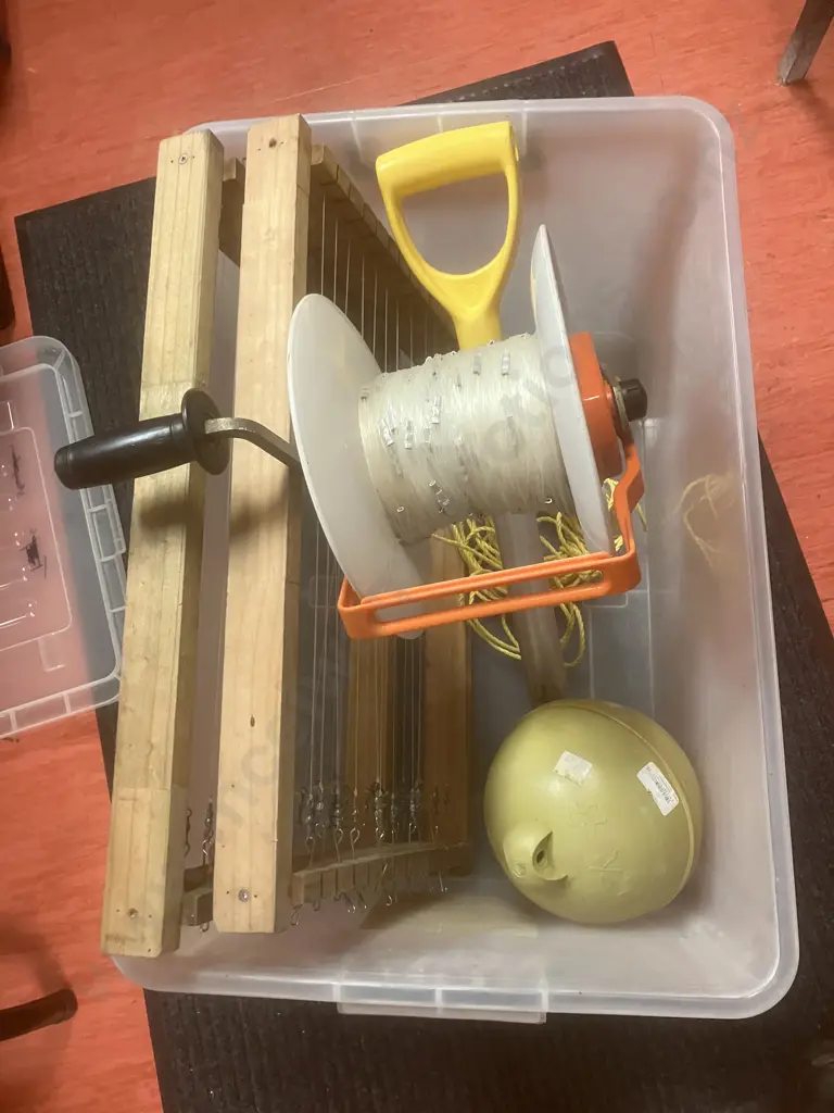 Geared Reel With Boat Bracket, Longline & Pair of Trace Racks With Some Traces Image 1++