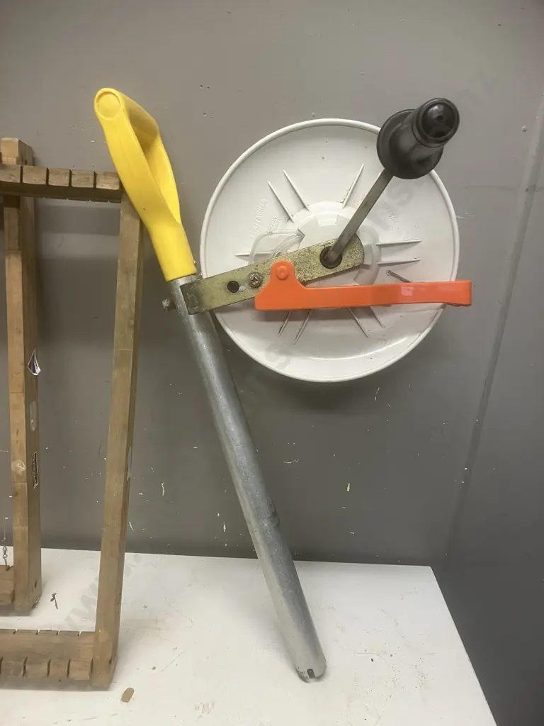 Geared Reel With Boat Bracket, Longline & Pair of Trace Racks With Some Traces Image 1++