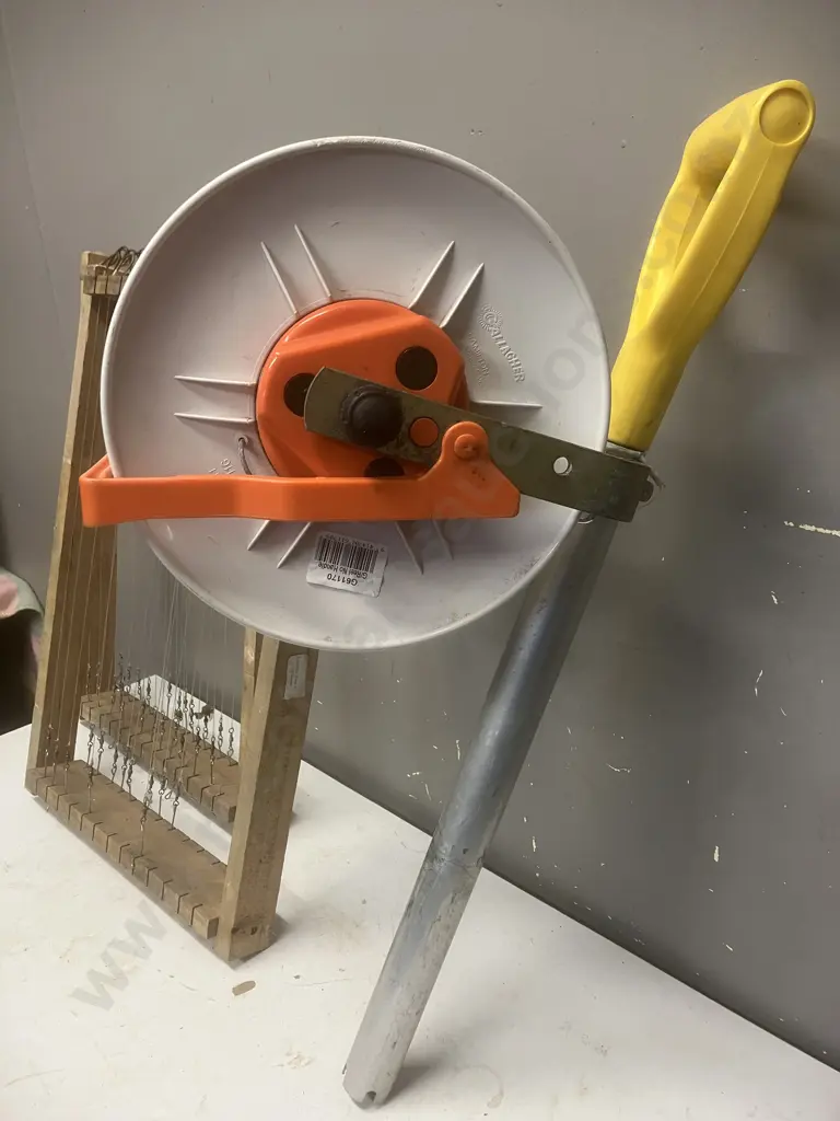 Geared Reel With Boat Bracket, Longline & Pair of Trace Racks With Some Traces Image 1++