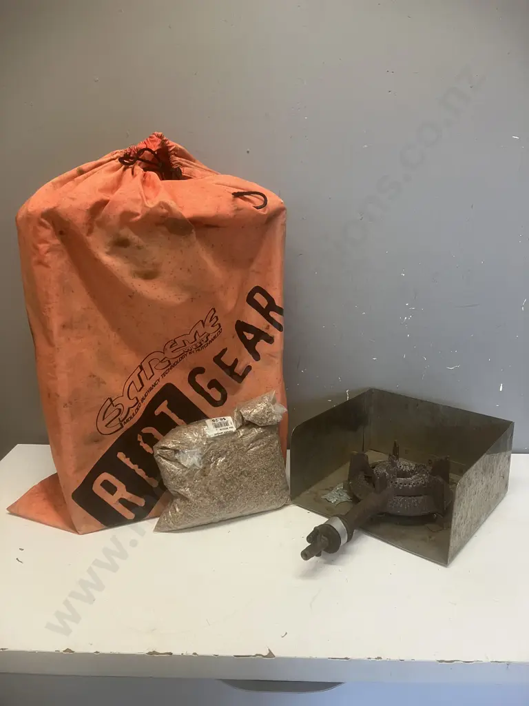 Smoker, Wood Chips & Single Ring Gas Burner Image 1++