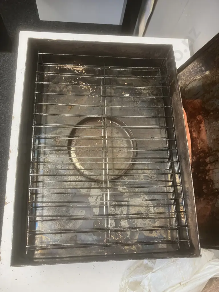 Smoker, Wood Chips & Single Ring Gas Burner Image 1++