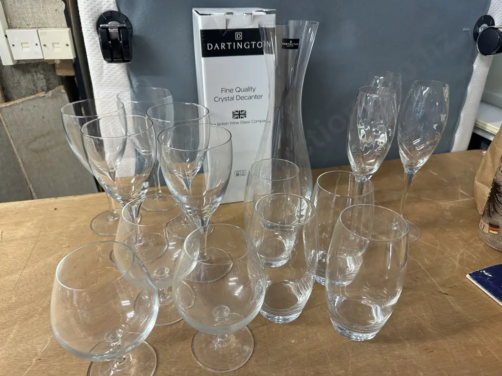 Darlington Crystal Decanter With Selection Of Glasses Image 1++
