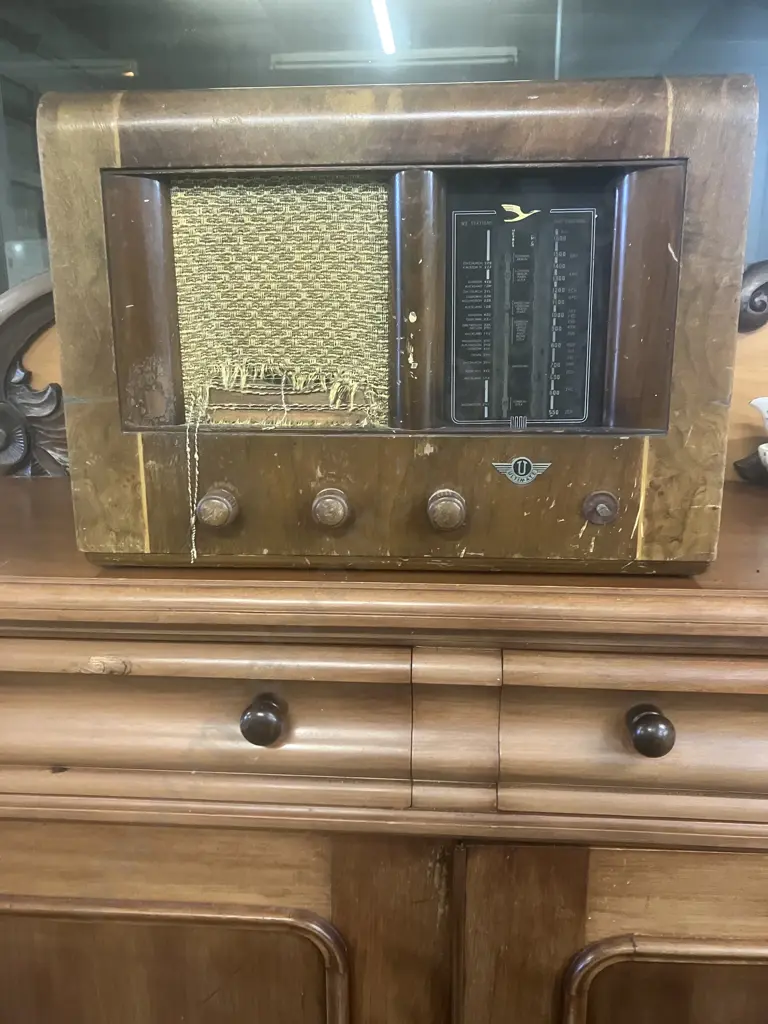 Ultimate Model EB 'Junior' (1940) 5-Valve Dual-Wave Radio (EB-67730) Image 1++