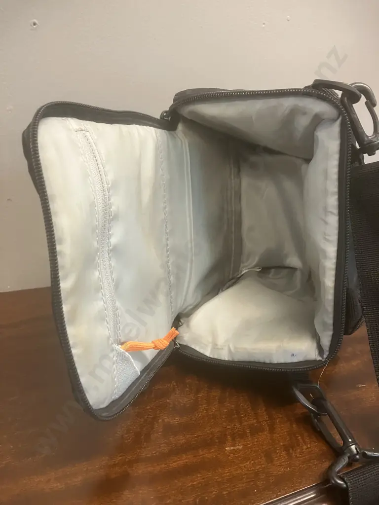 LowePro Toploader Zoom Camera Bag & Velbon DF 60 Tripod With Bag Image 1++