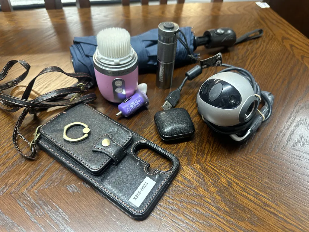 Phone Case Holder, Umbrella, Logitech Camera Etc Image 1++