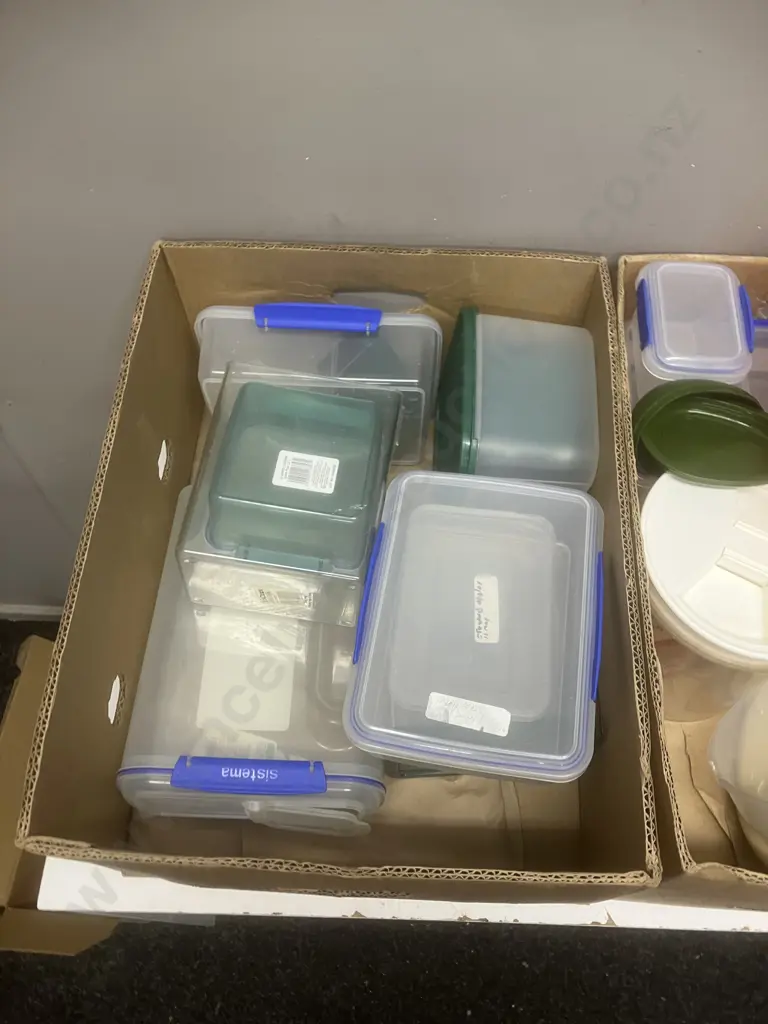 Box Lots x 2 - Plasticware Image 1++
