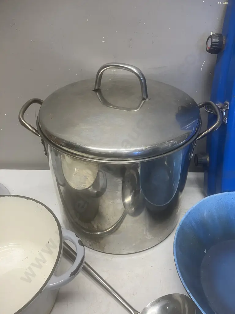 Enamelled Cast Casserole With Lid, Stock Pot With Lid, Ladle, Bowl, Campmaster Gas Cooker Image 1++