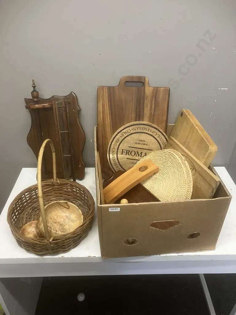 Box Lot - Wooden Ware Image 1++