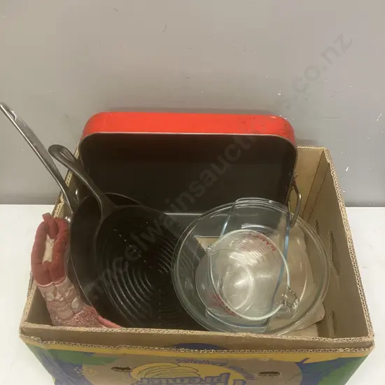 Box Lot - Bakeware, Cast Iron Pan, Etc