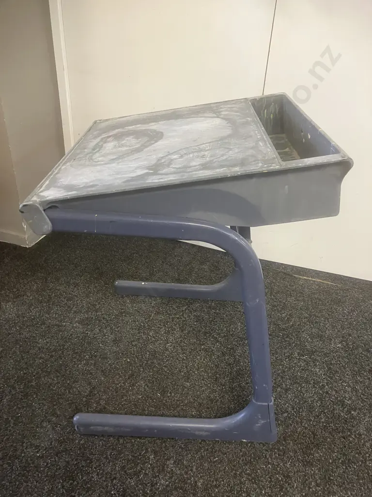 Art Desk With An Adjusting Slope Plastic Top Image 1++
