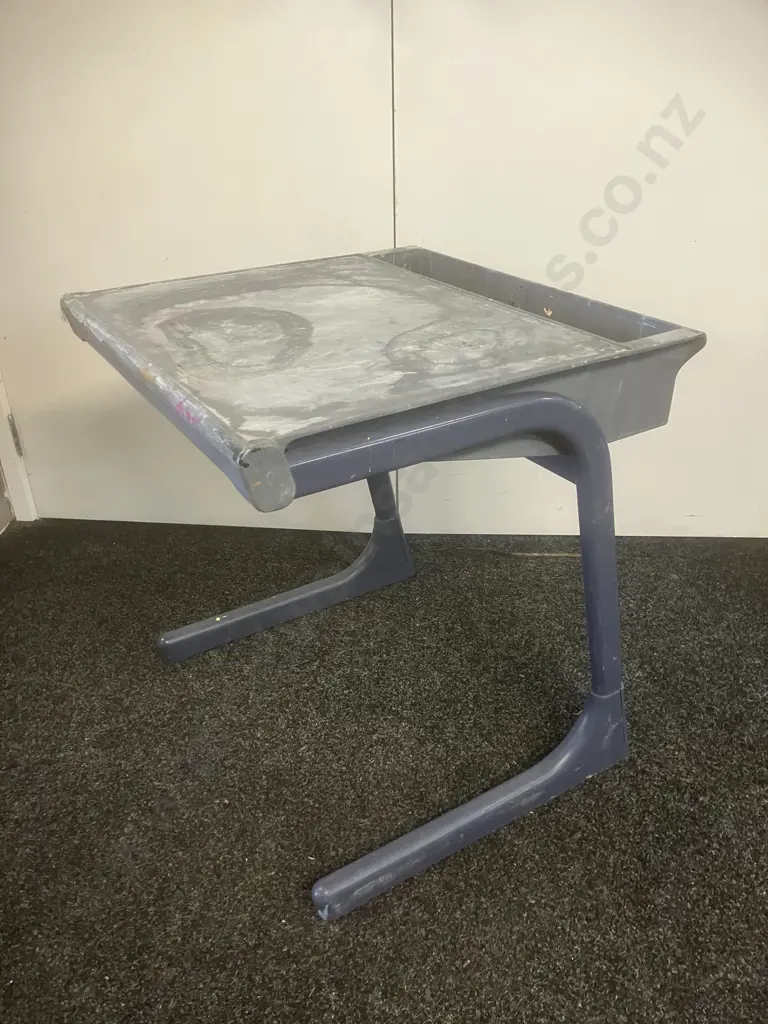Art Desk With An Adjusting Slope Plastic Top Image 1++