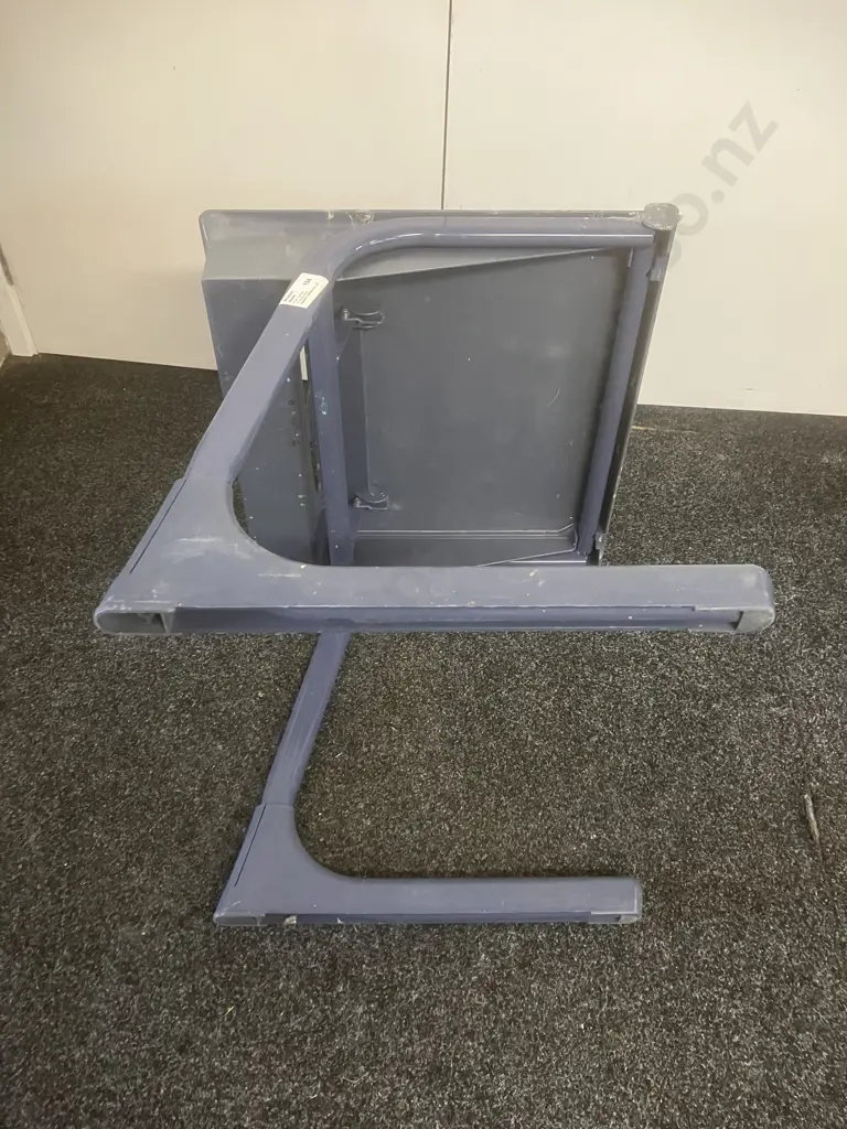 Art Desk With An Adjusting Slope Plastic Top Image 1++
