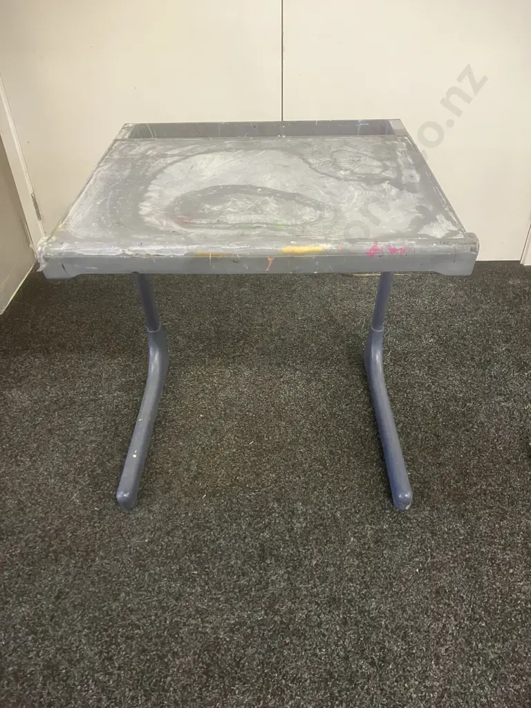 Art Desk With An Adjusting Slope Plastic Top Image 1++