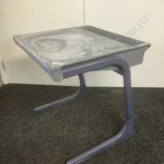 Art Desk With An Adjusting Slope Plastic Top