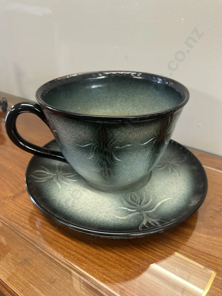 Large Pottery Cup & Saucer Planter H18.5 Diam35cm. Image 1++