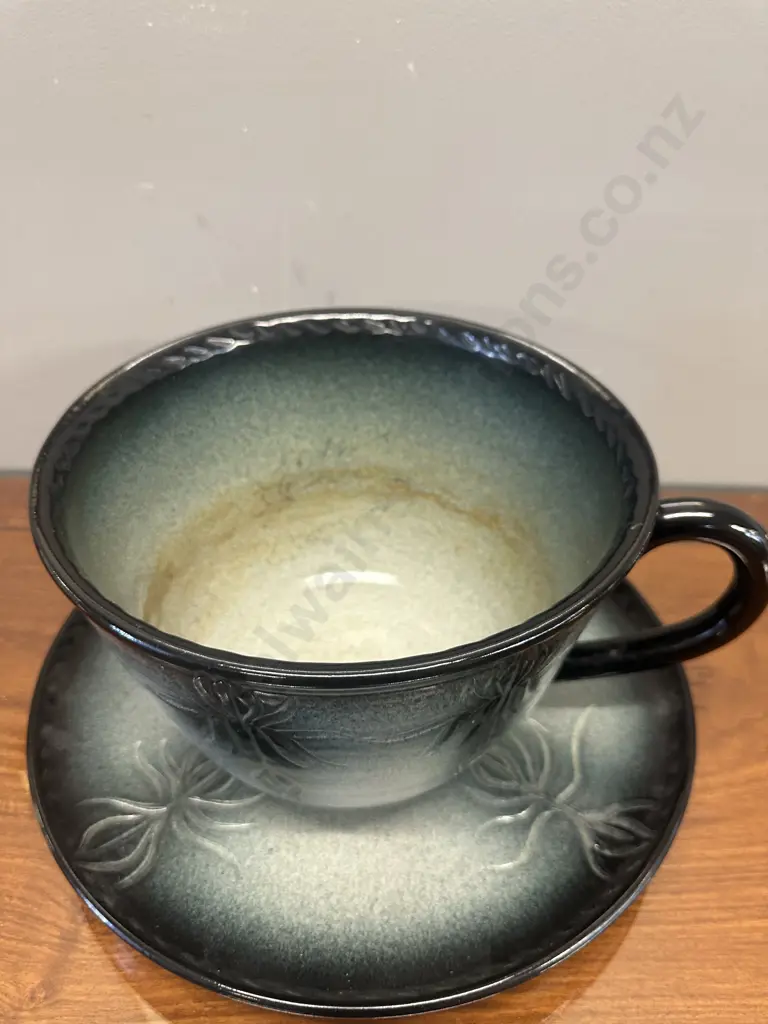 Large Pottery Cup & Saucer Planter H18.5 Diam35cm. Image 1++