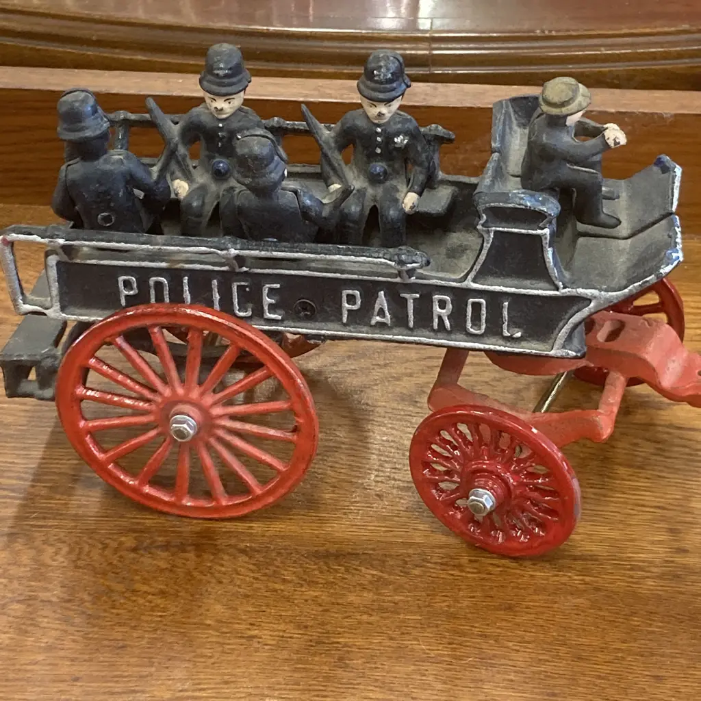 Vintage Toy - Cast Iron Horse Drawn Police Patrol Wagon With Driver, 2 Horses & 4 Policemen, 16 x 48cm Image 1++