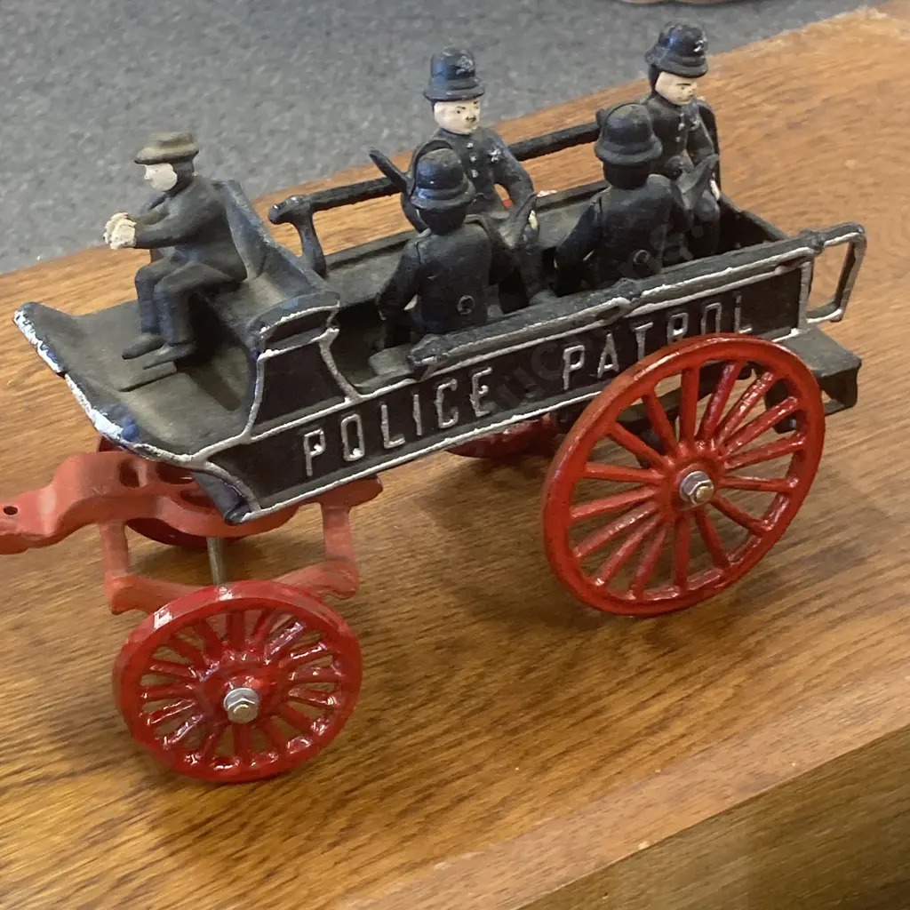 Vintage Toy - Cast Iron Horse Drawn Police Patrol Wagon With Driver, 2 Horses & 4 Policemen, 16 x 48cm Image 1++