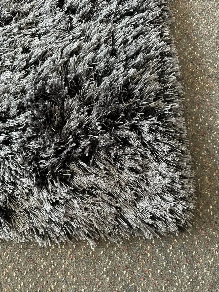 Floor Rug, Midas Shaggy 150 x 220cm Midnight Colour (Black & Grey) Image 1++