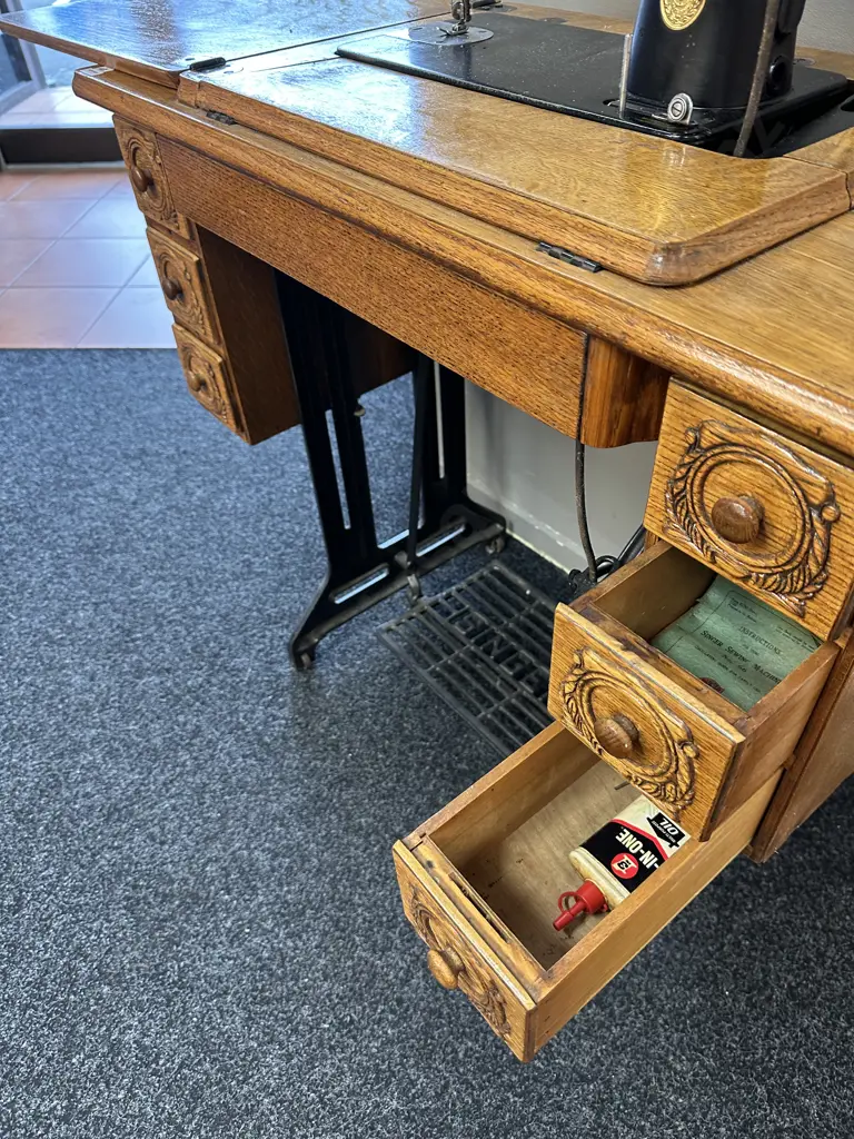 1936 Singer Treadle Sewing Machine, Working Condition, #EA856507, H44 W185 D73cm Image 1++