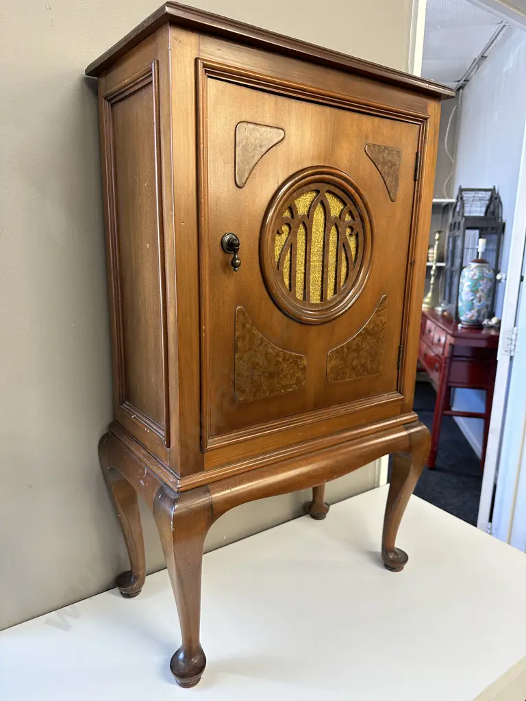Antique Cabinet. Single door, cabriole legs, burr detail, fixed shelf. H87 W49 D29cm Image 1++