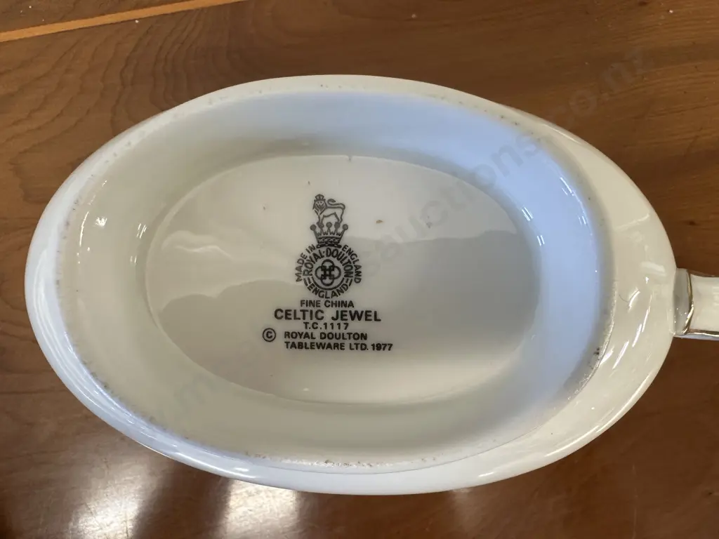Royal Doulton Celtic Jewel Dinnerset Image 1++