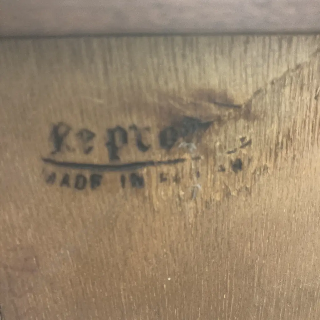 Georgian Style Bow Front Sideboard with inlaid detail. 4 drawer (1 for cutlery), 2 door with keys. H87 W130 D46cm Image 1++