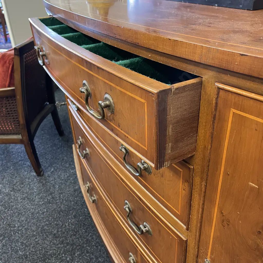 Georgian Style Bow Front Sideboard with inlaid detail. 4 drawer (1 for cutlery), 2 door with keys. H87 W130 D46cm Image 1++