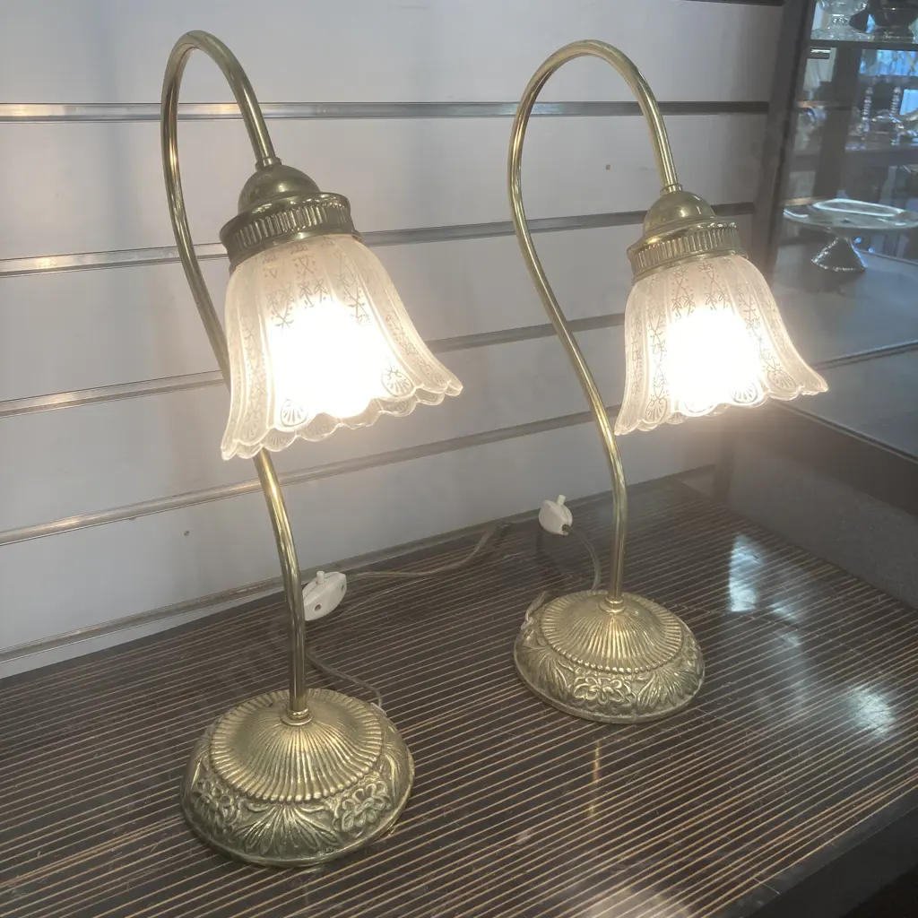 Pair of Vintage Brass Swan Neck Lamps With Ruffled Glass Shades In Working Condition (1 Shade Cracked), 41 x 29cm Image 1++