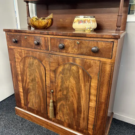 Stunning Mahogany Chiffonier, mottled detailed panels. 2 drawer, single shelf H130 D44 W100cm