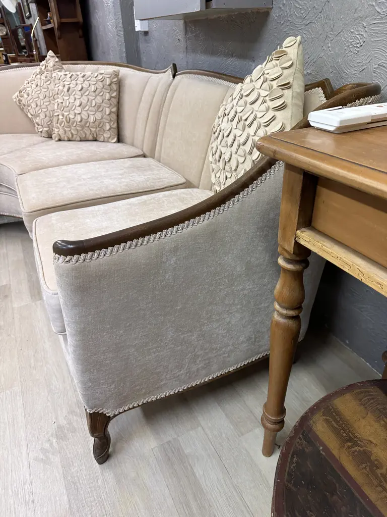 Stunning Framed Mahogany 3 pce Corner Suite. Plush caramel upholstery. carved hoofed legs Image 1++