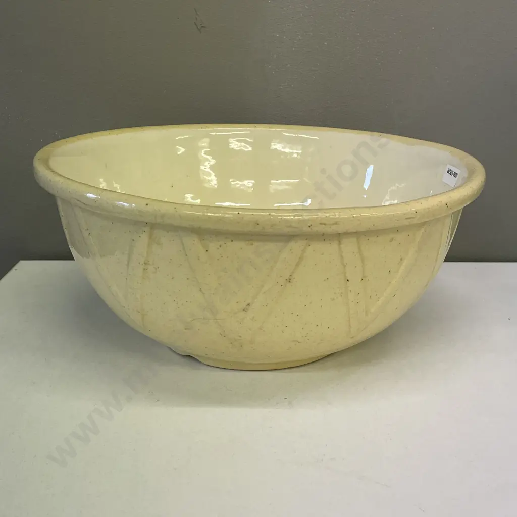 T G and Green Large Mixing Bowl Image 1++