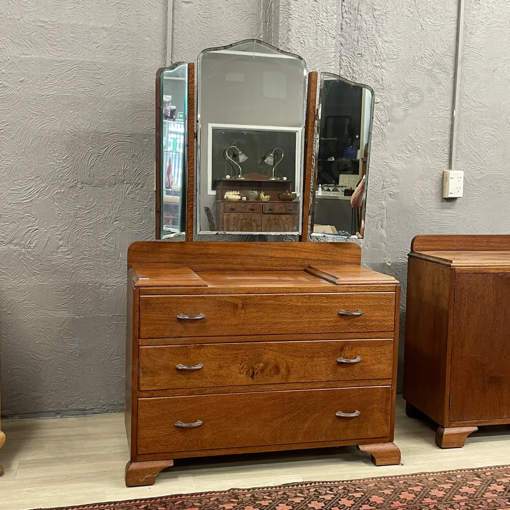 Vintage Solid Maple 3 drawer Dressing Table with pivoting tri mirror. Unite H74cm with mirror H140 D38 W91cm Image 1++