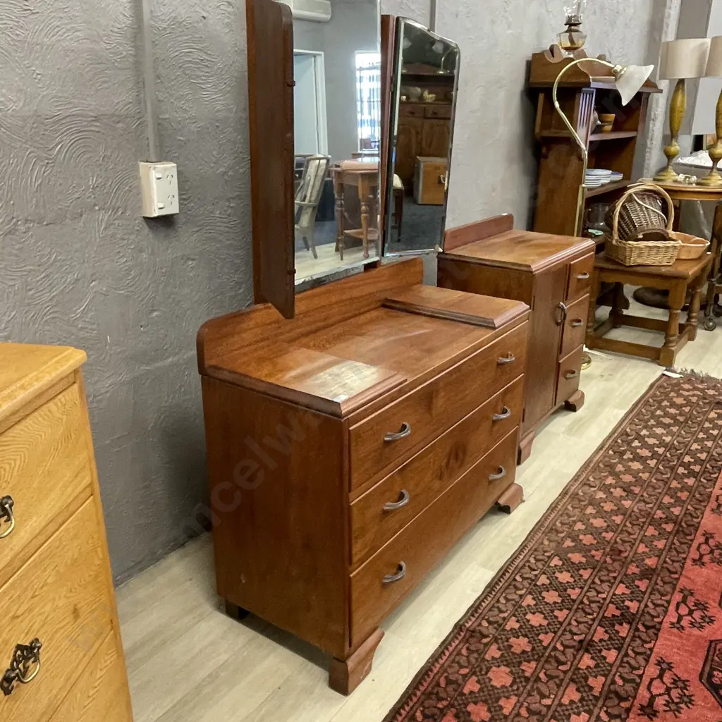 Vintage Solid Maple 3 drawer Dressing Table with pivoting tri mirror. Unite H74cm with mirror H140 D38 W91cm Image 1++