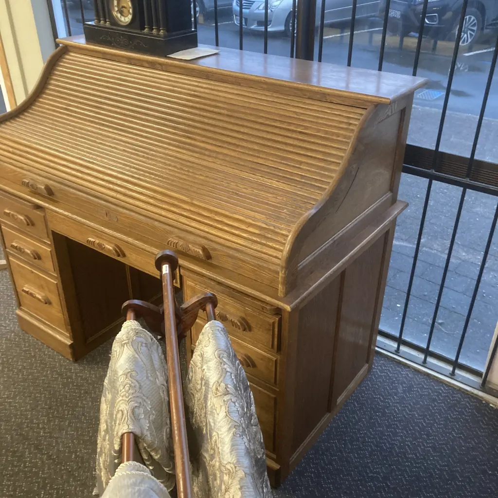 Vintage Oak Roll Top Desk H112.5 W137 D73.5cm (no key) Image 1++