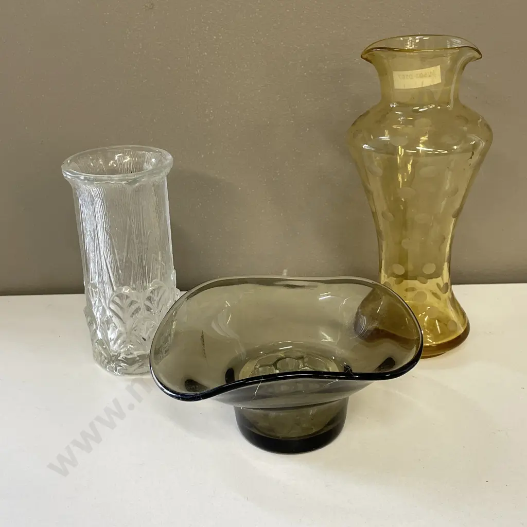 Three Vintage Glass items: Florenza Moulded vase, posy vase with frog and spotted lemon/amber doubled spout jug Image 1++