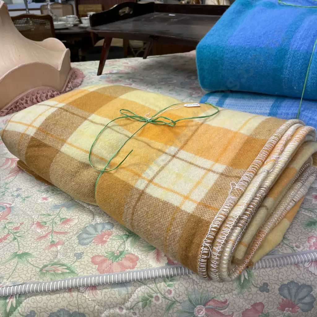 Vintage Pure Wool Queen Blanket. Retro Orange Tones Image 1++