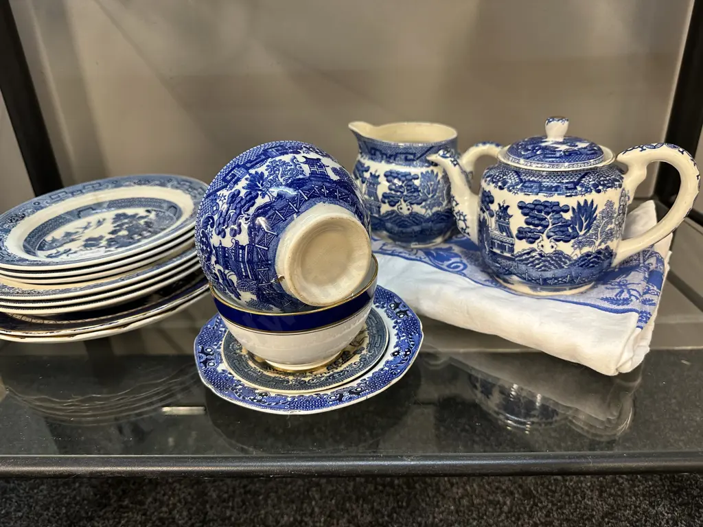 Selection Of Blue & White Flo Ware Including Tea pot Etc  Image 1++